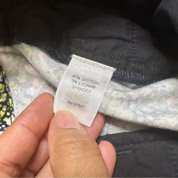 J. Jill Cotton Floral Live-In Chino Pants Size 8 - Picture 3 of 8